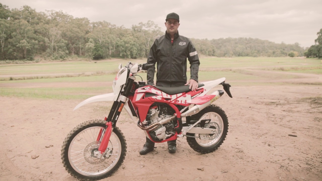 DIRT ACTION TESTS THE SWM RS500R