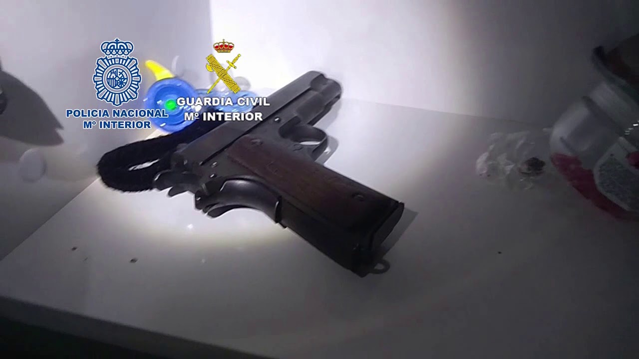 Localizados dos zulos en La Línea e intervenidos 1600 kilos de hachís tras un alijo en la Atunara