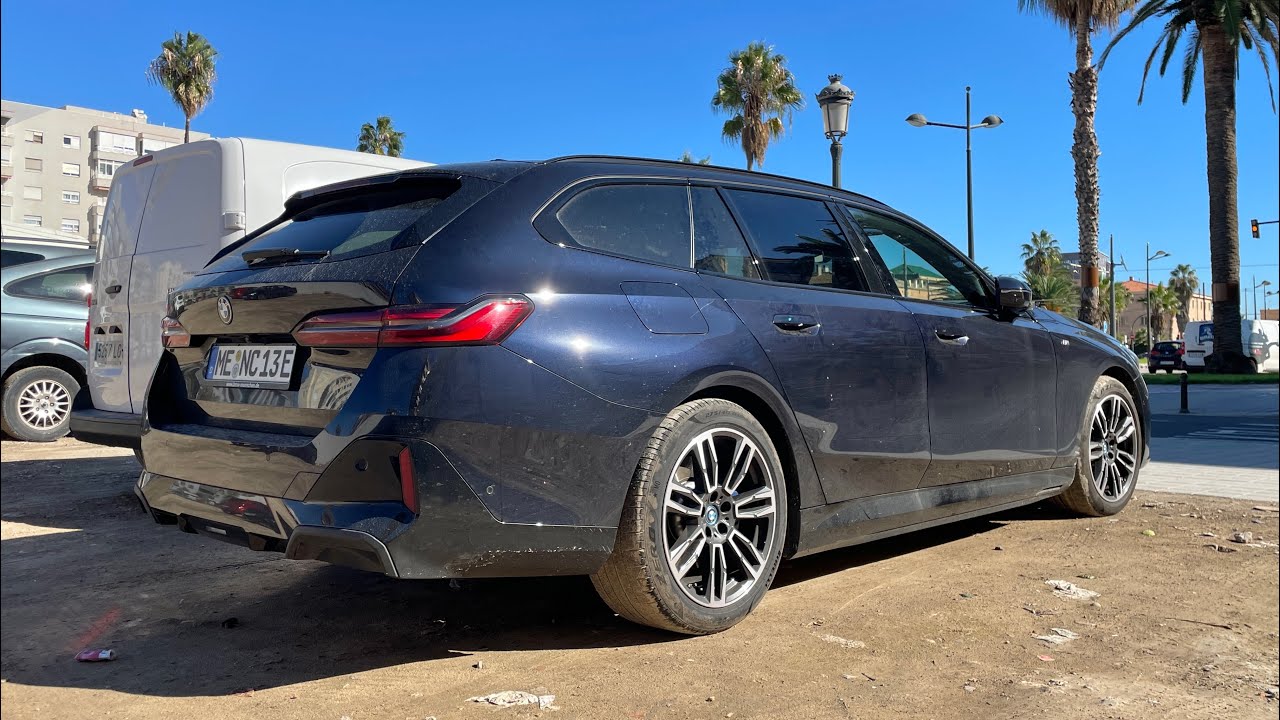 2026 BMW 5-Series Touring G61 | Walkaround 