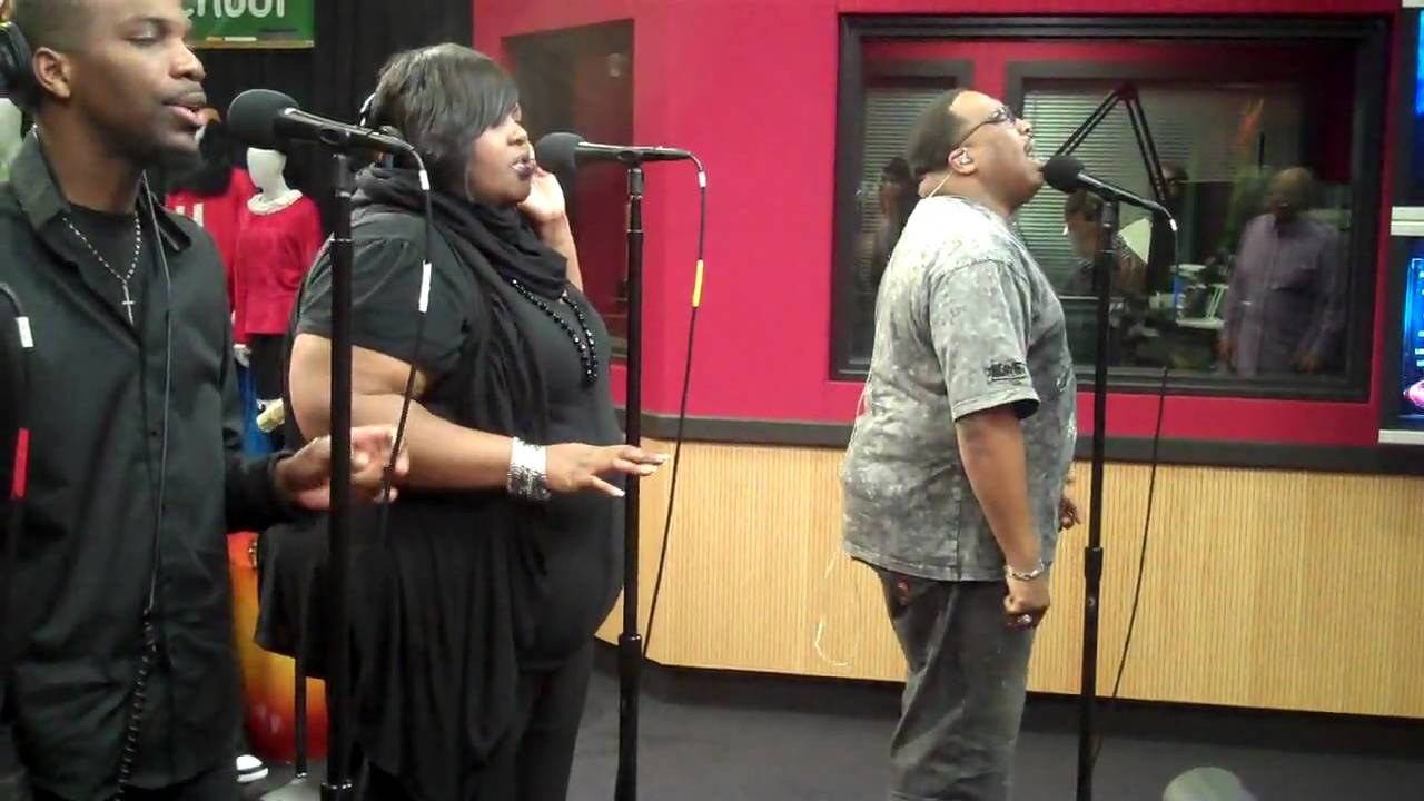Marvin Sapp performs Best Of Me while in the Red Velvet Cake Studio .....