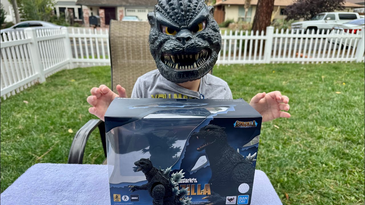 Unboxing S.H. MonsterArts Godzilla Final Wars!