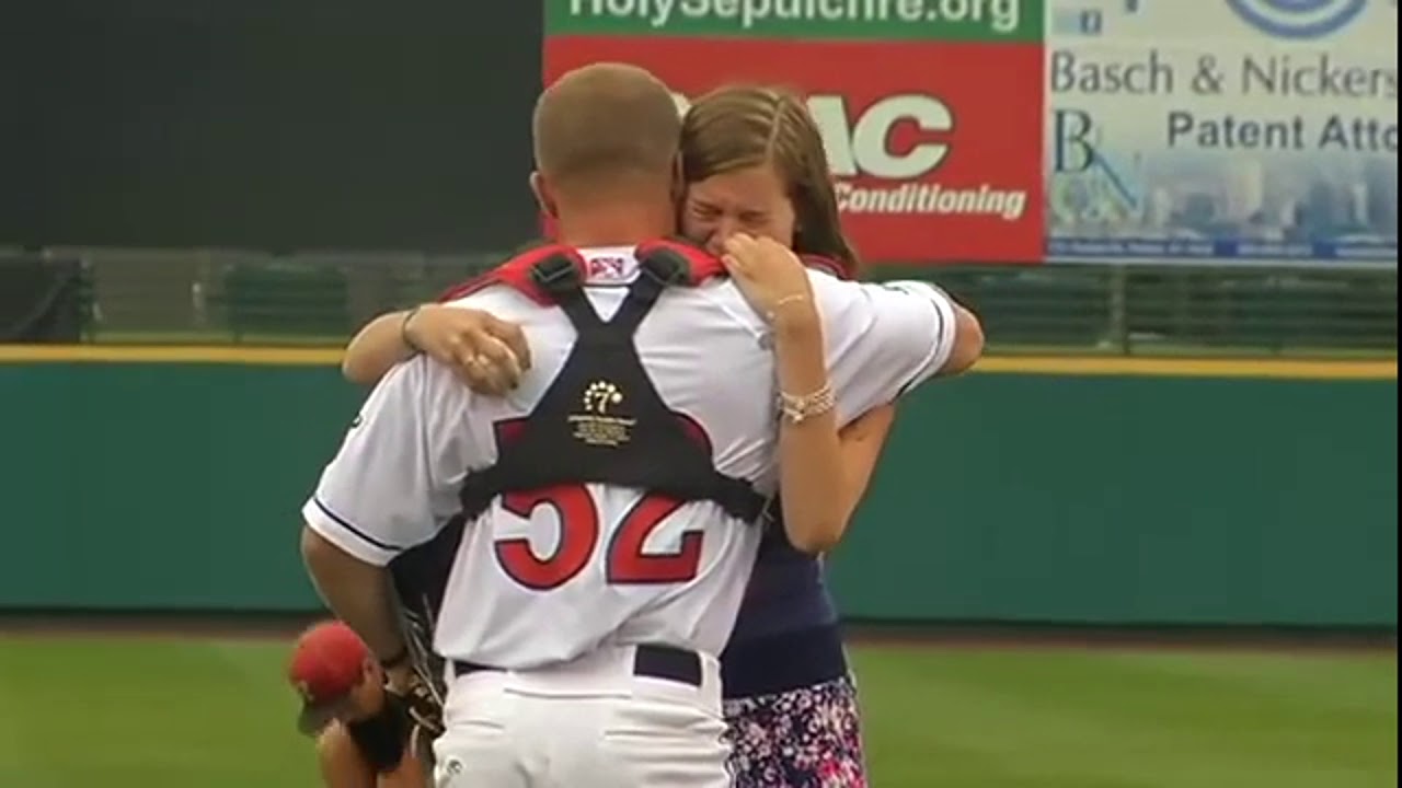 Marine returns home and surprises little sister at high school graduation