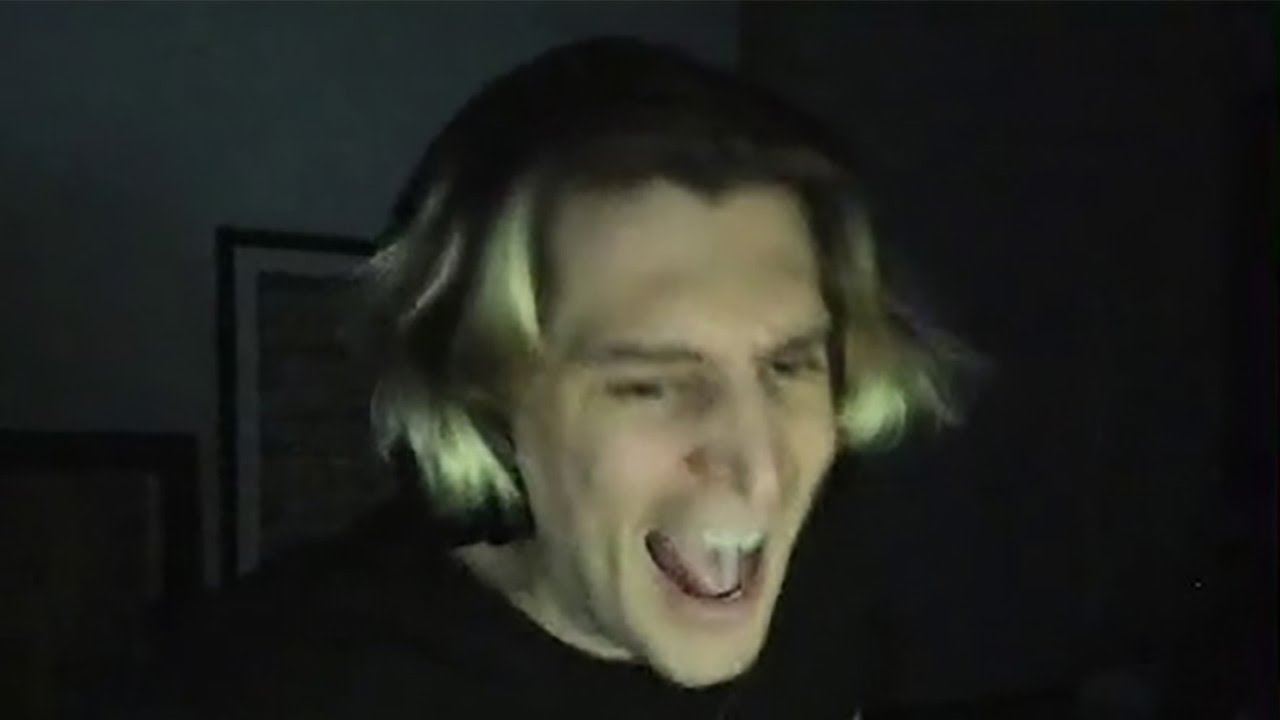xQc борется в тупике уже 4 минуты