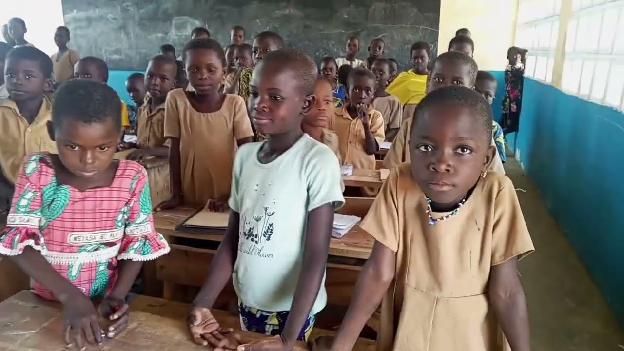Visita a la escuela de Taliguintante, en el cantón de Toaga (Togo)