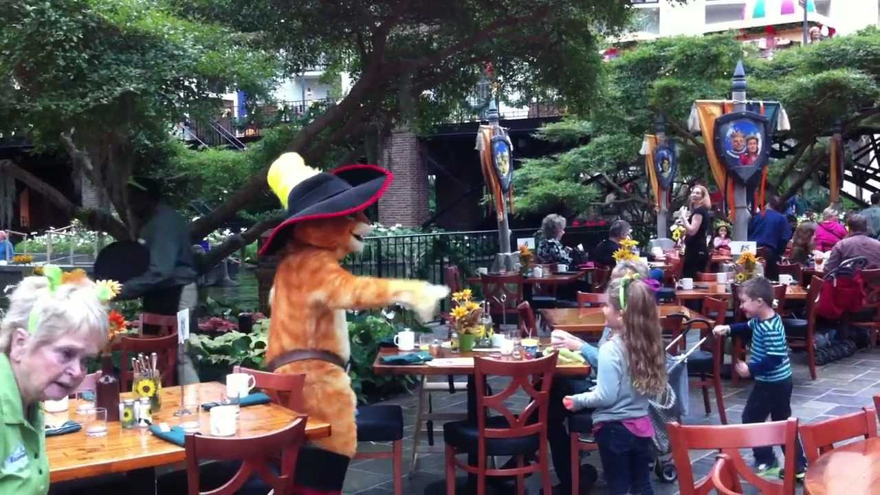 Puss in Boots at ShrekFeast