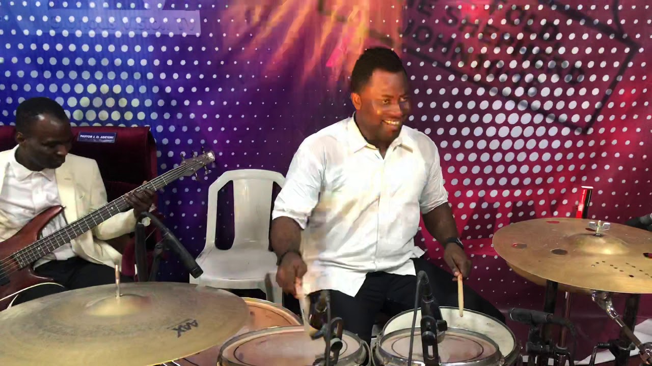MUST WACH! HOTTEST MAKOSSA AND AWESOME PRAISE GROOVE IN THE WORLD! (WITH FRIENDS)