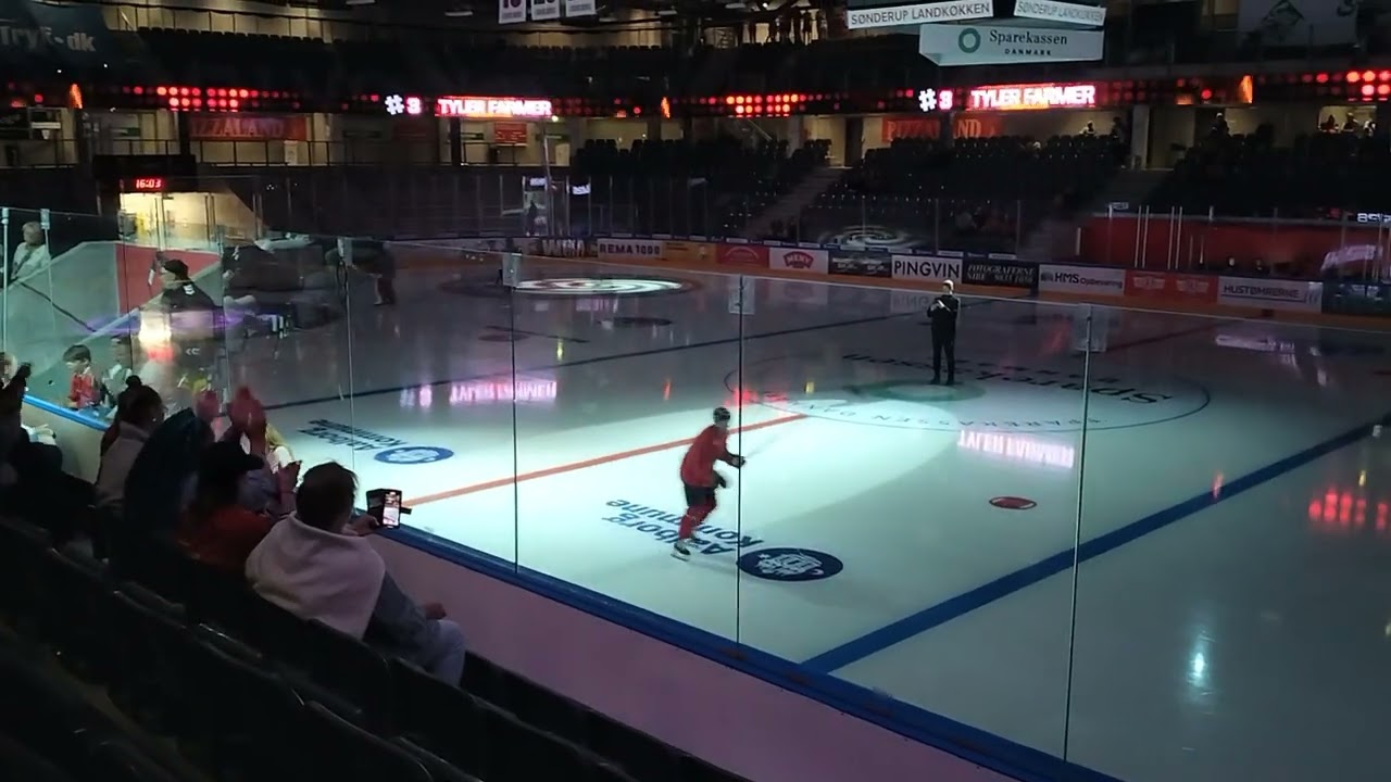 fremvisning af nye og gamle spiller i Aalborg Pirates sæson 25/26