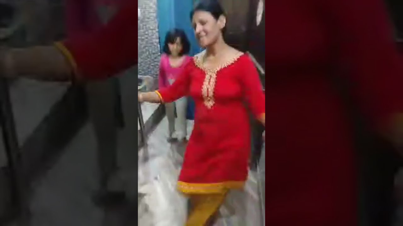 abhi to party shuru hui hai b'day party blog