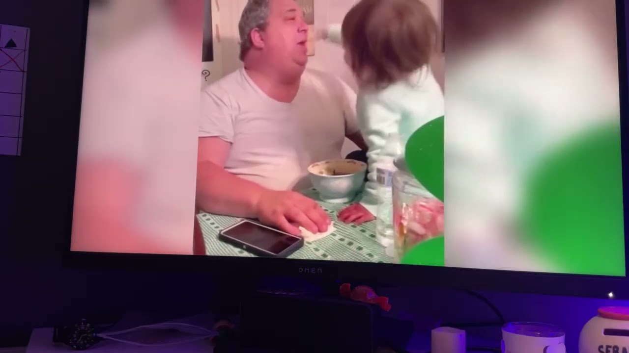 Try not to laugh 😆🤓🤓