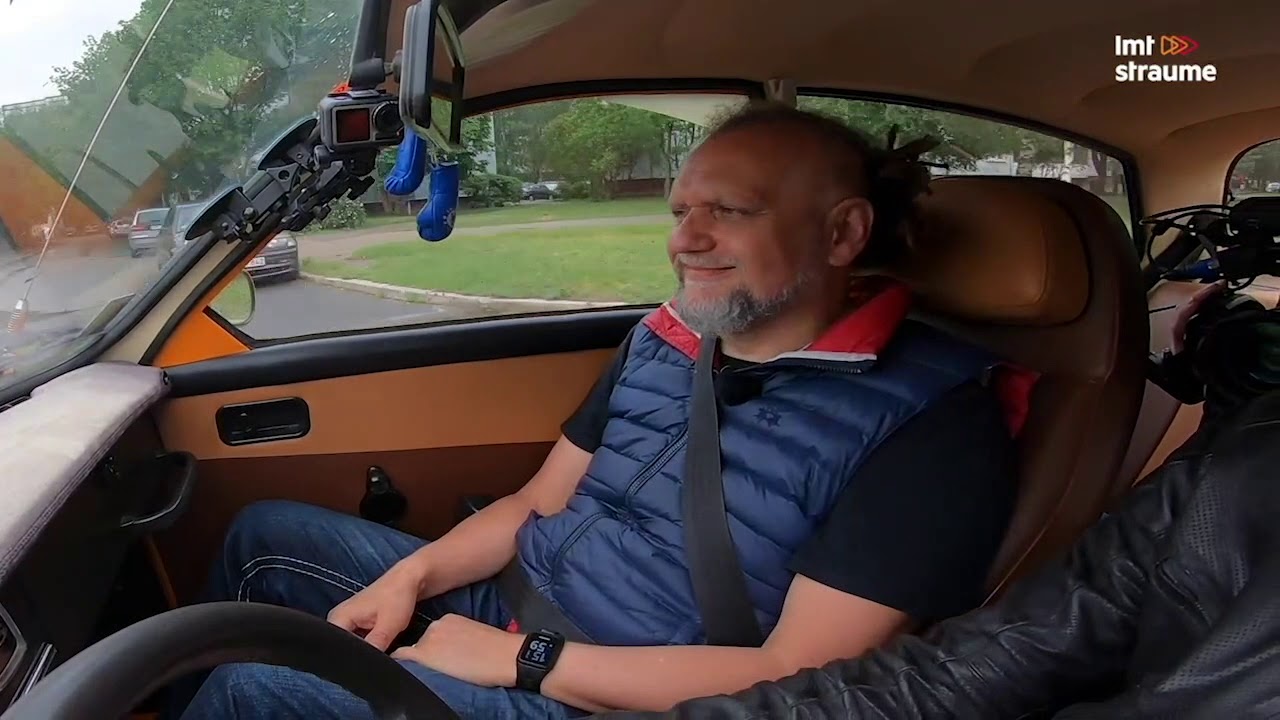 Ātruma Cilts | Timrots vizinās ar 1976.gada SAAB