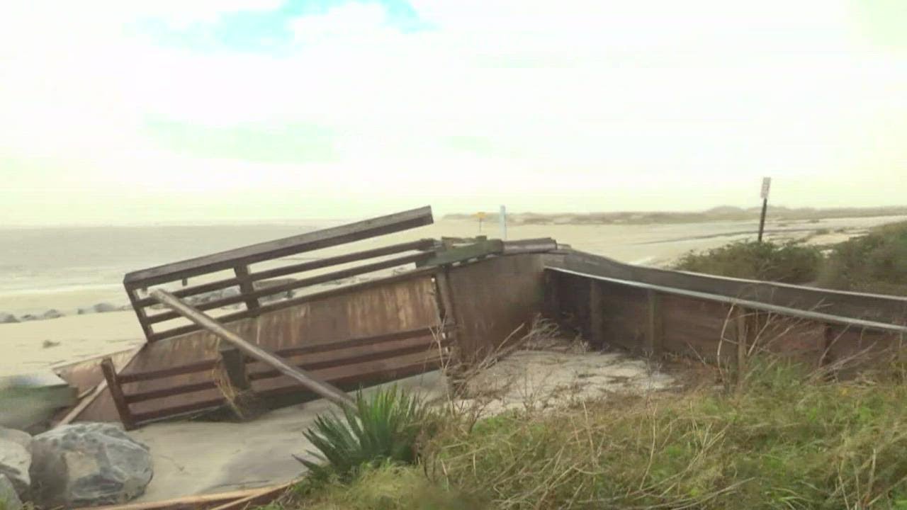 Boardwalk collapses in St. Simon's Island | Tropical Storm Nicole