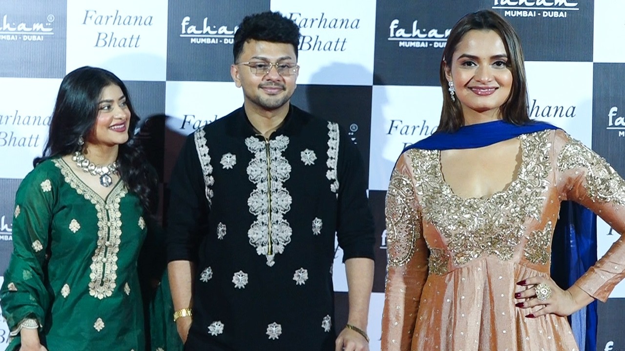 Нилам Гири, Авез Дарбар и Анам Дарбар прибыли на вечеринку по случаю дня рождения Фарханы Бхатт и...