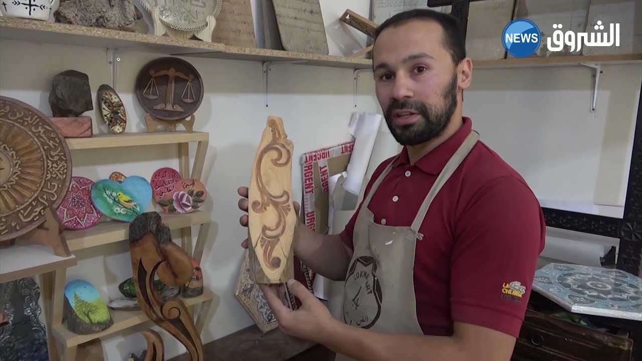 لقمان: فنان يبدع في فن النحت على الخشب