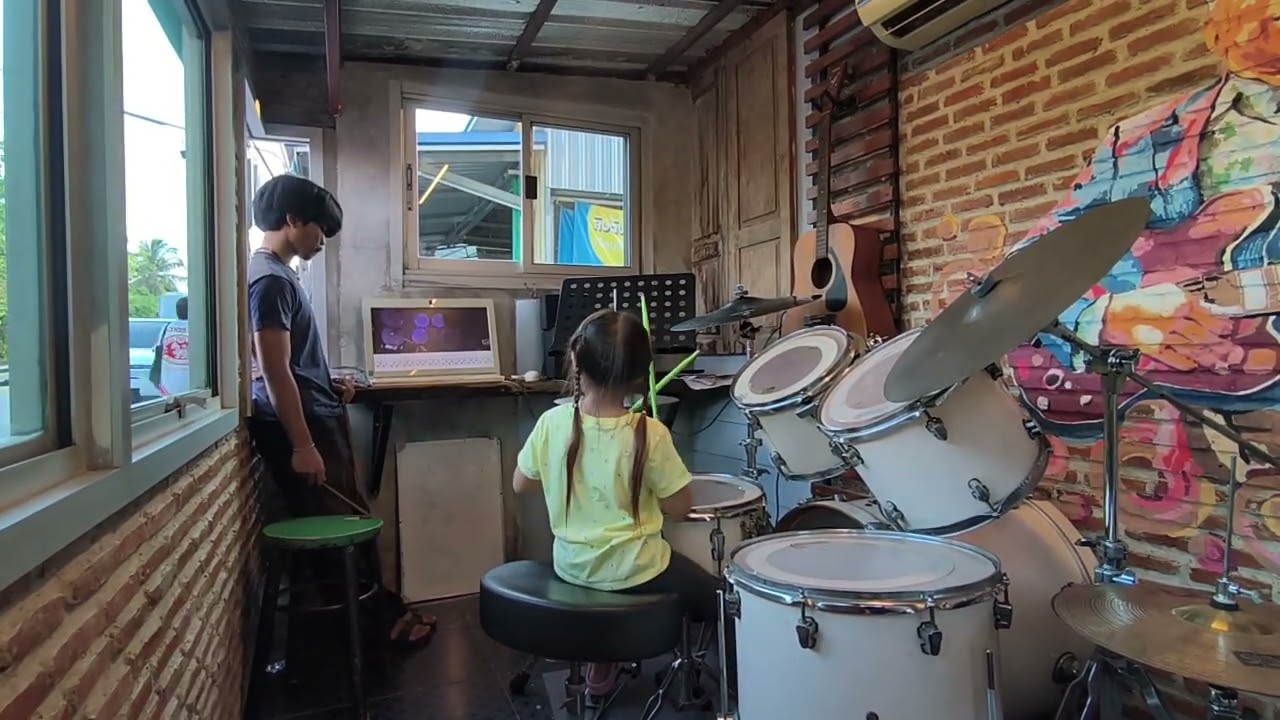 Golden ลองตีกลองใหญ่ครั้งแรก 🥁