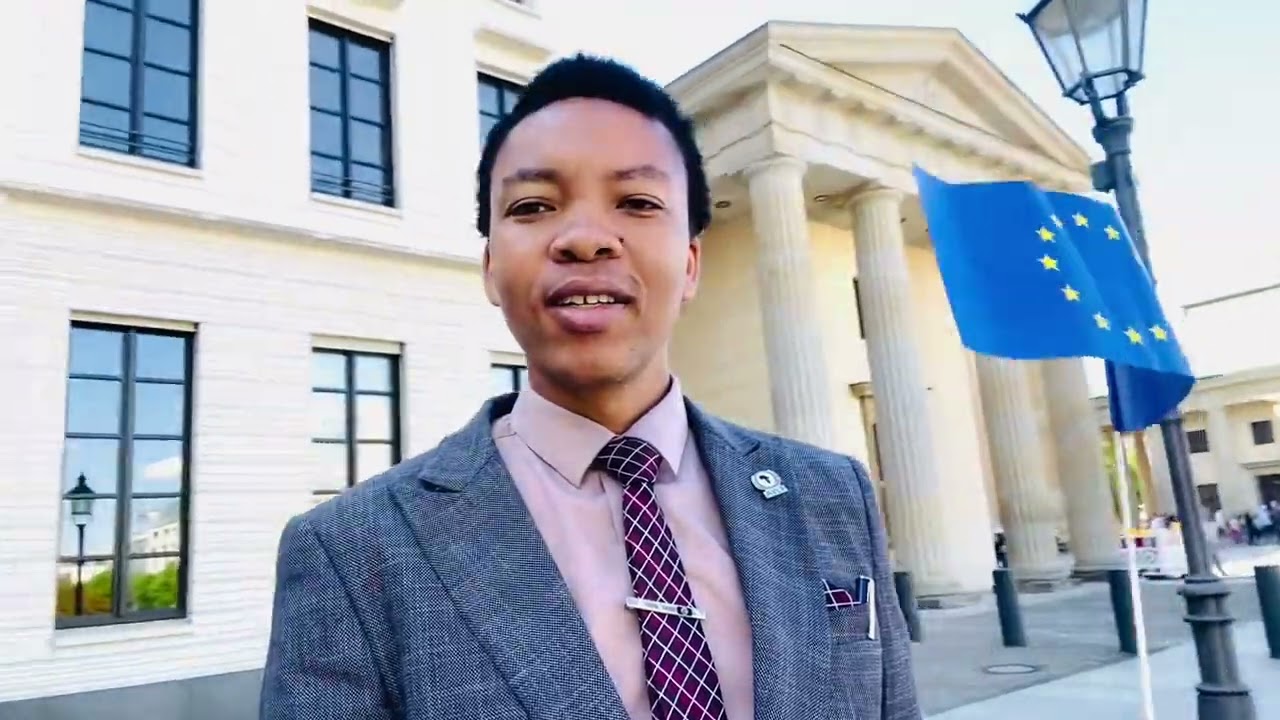 Joramu Nkumbi = The Brandenburg Gate; Geti Maarufu katika Jiji la Berlin - German