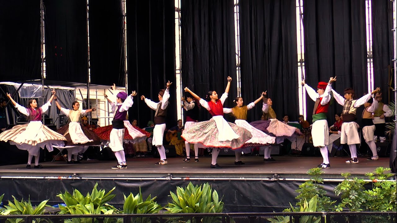 Fiestas del Pilar 2022  Jota Alto Aragón Grupo Juvenil Zierzo
