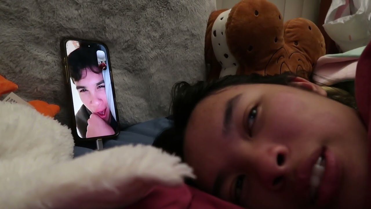 Vlog 1835 | I'm sleepy with the hiccups - Vlogmas day 8