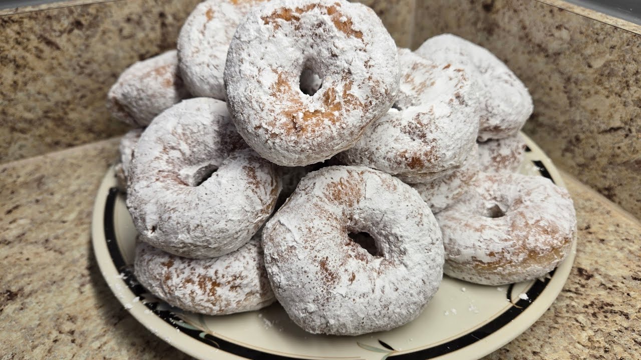 Como hacer estas riquísimas mini donas glasiadas o espolboriadas con azucar 