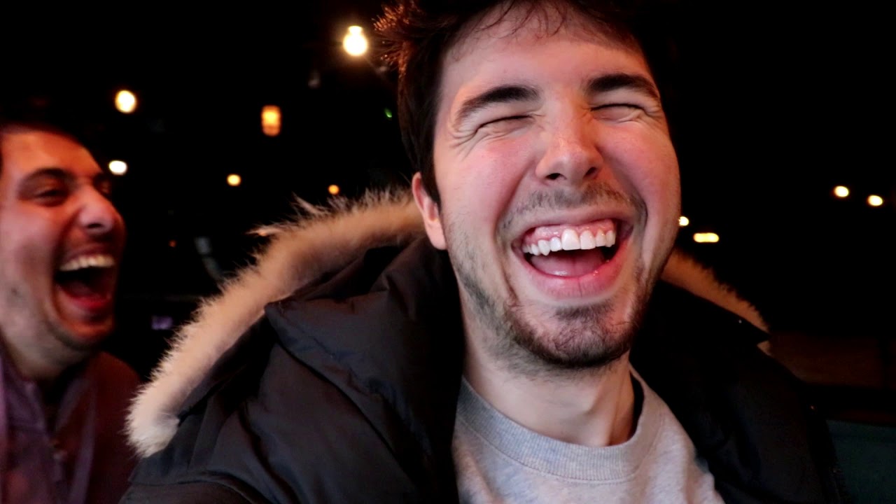 BUSCANDO EL ANDROIDE PERFECTO! Vlog
