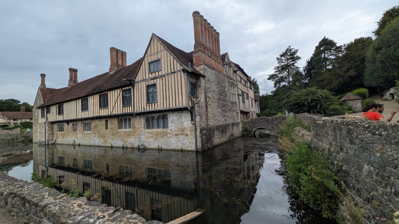IGHTHAM MOTE: Glorious 14th century moated old hall with two chapels and a great courtyard