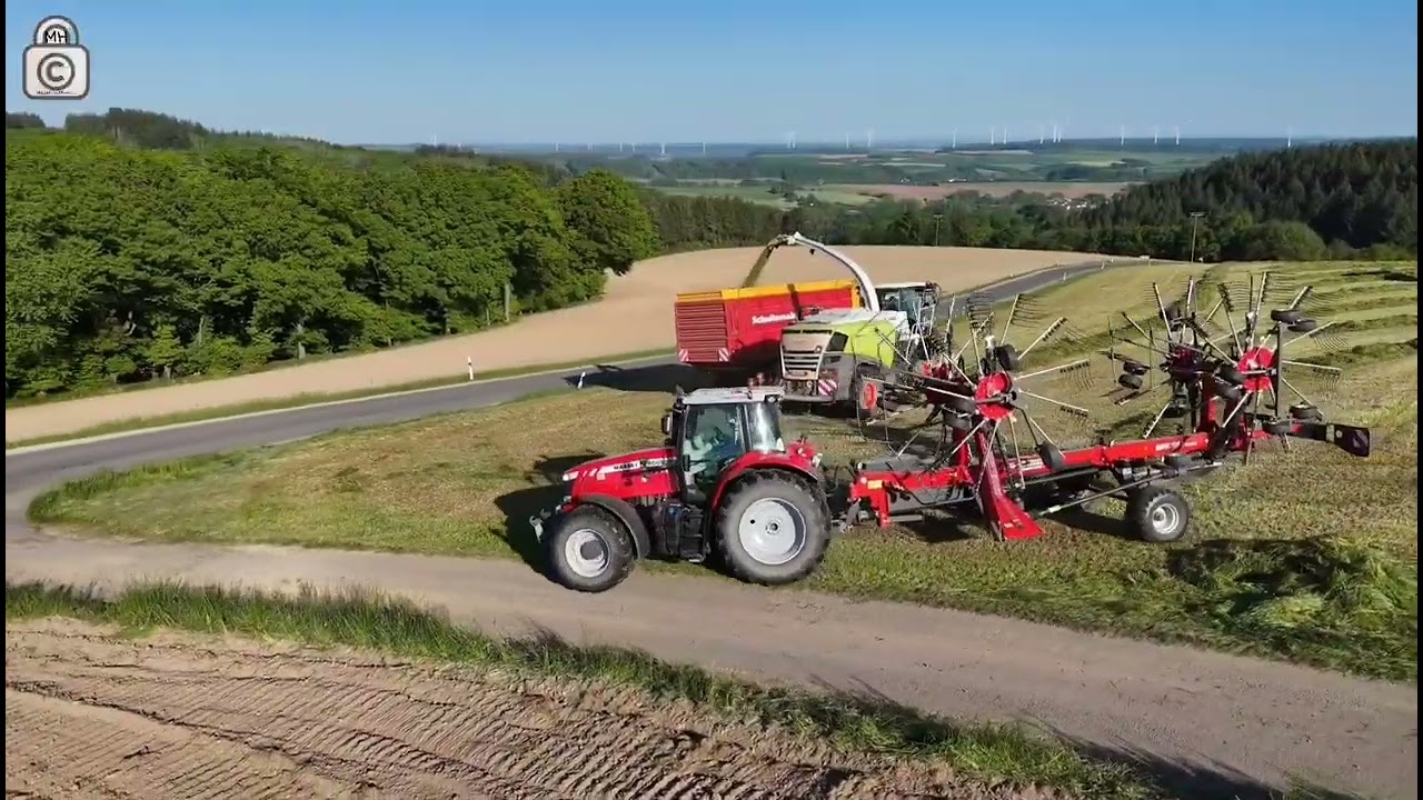 Erster Schnitt mit Claas Jaguar 970 & New Holland Traktoren in 3 Farben Teil 2
