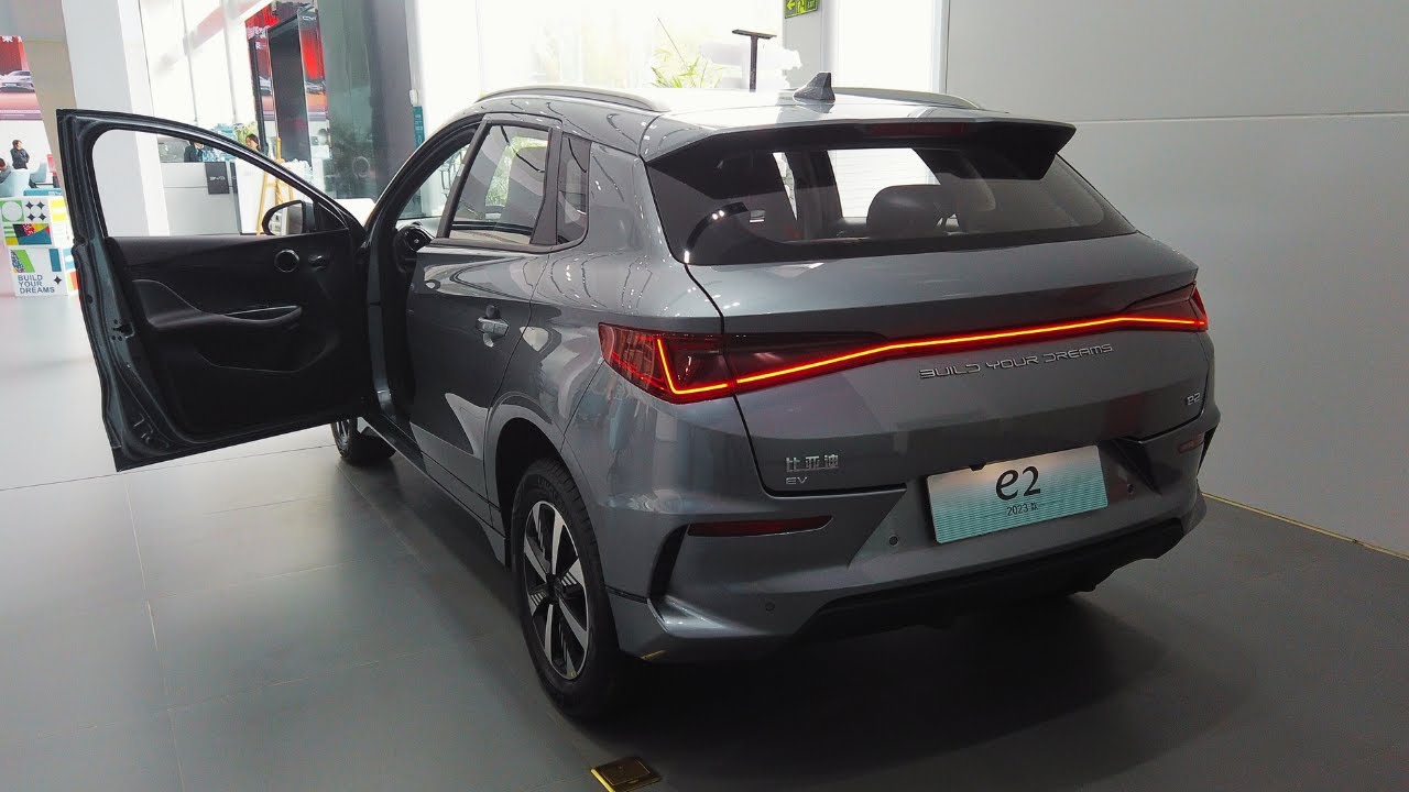 Самый дешёвый электрический хэтчбек BYD e2 2024 года. Обзор (на английском языке) | 405 км, всего...