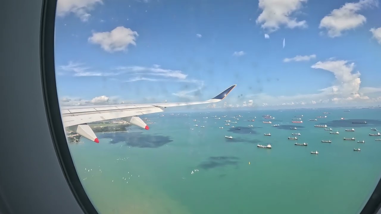 Singapore Airlines A350-900 SQ21 Landing in Singapore