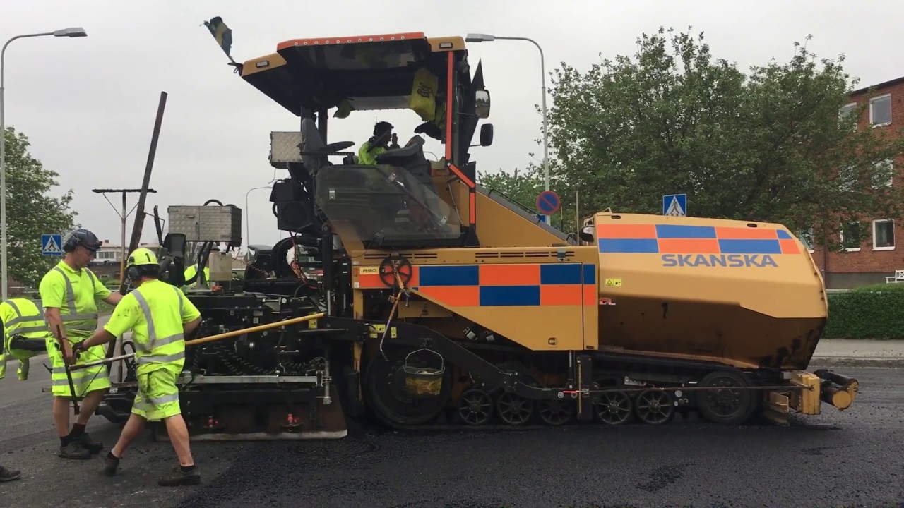 Cat SE60VT XW Aspahlt paver laying intersection, Skanska Duramix 11 Part 2 of 3