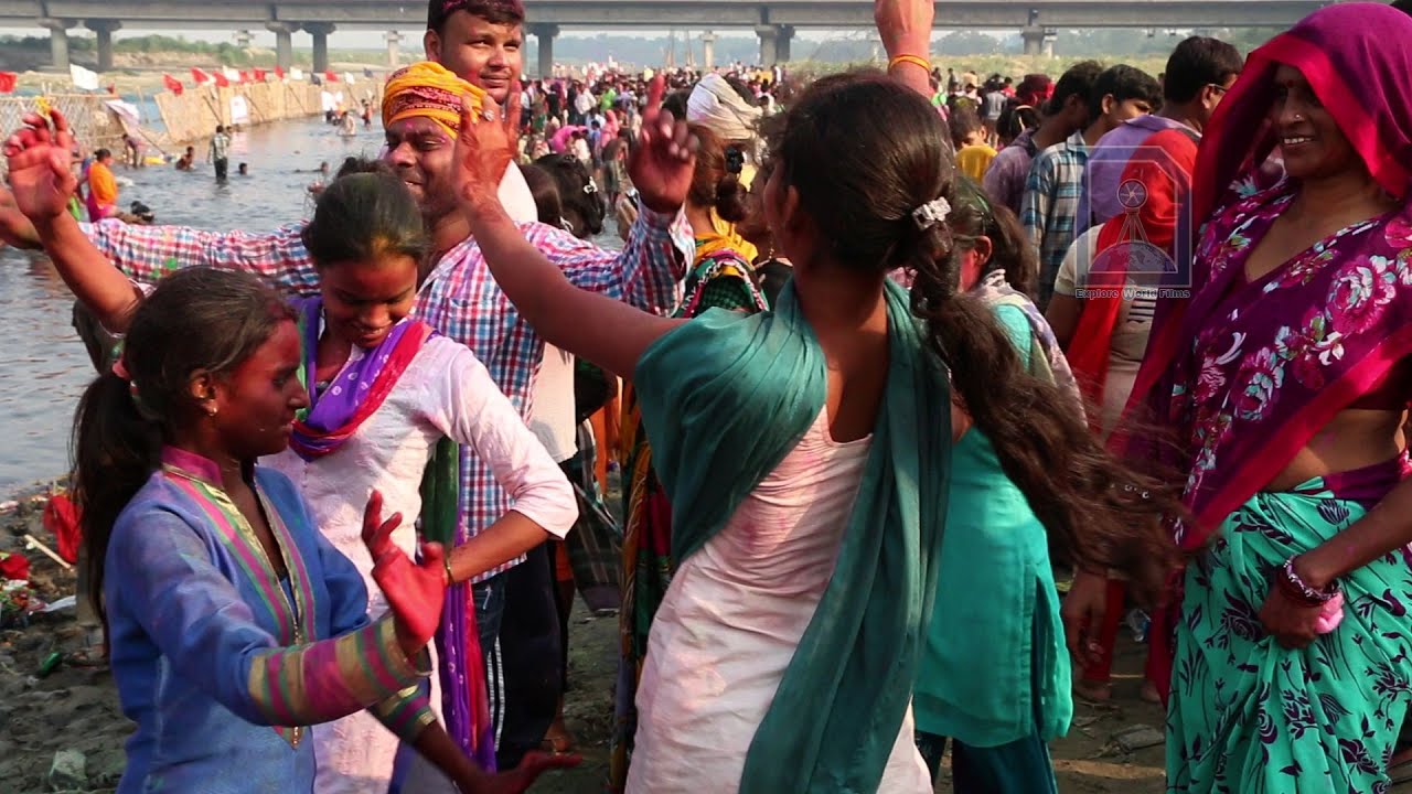 Desi dance during Ganesh immersion, Delhi