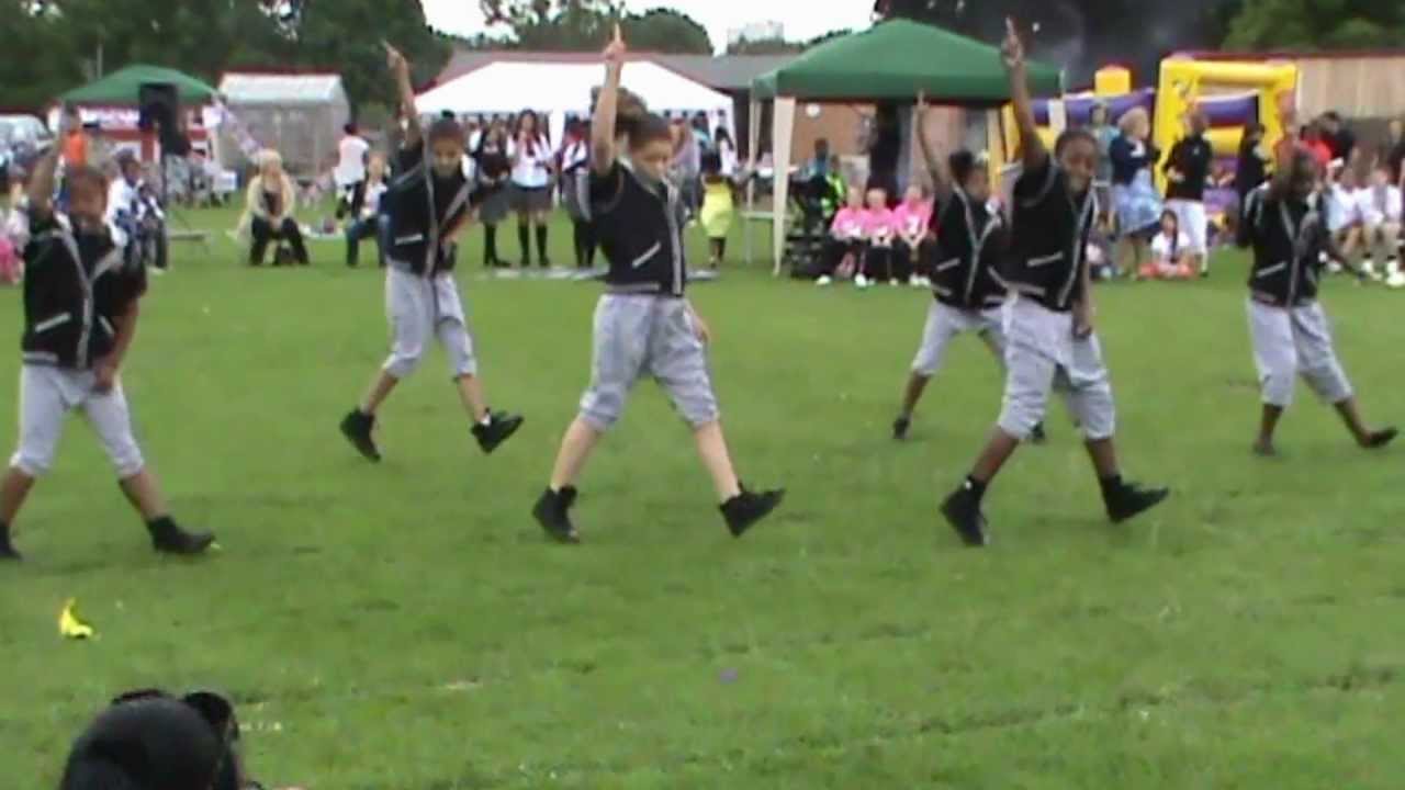 IN-BETWEENERS TROOP AT GALLIARD SUMMER FETE