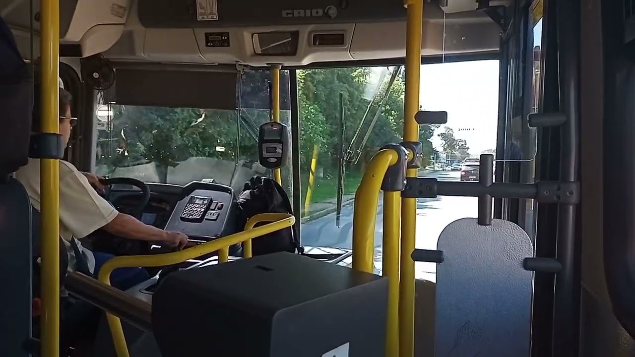 Abordo do Caio Induscar Apache Vip IV, montado no chassi da Mercedes Benz OF-1721L Bluetec 5 da VCG.