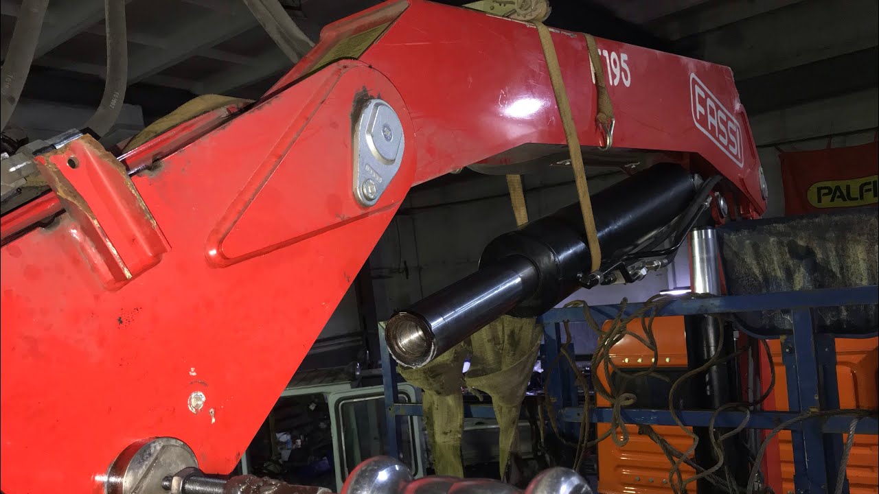 Да уж поломка... Ремонт FASSI F195. Как проушина могла оторваться от штока гидроцилиндра? 😳