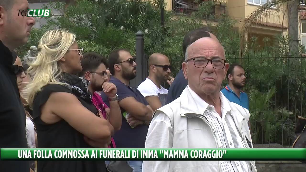Qualiano, una folla commossa per i funerali di Imma 