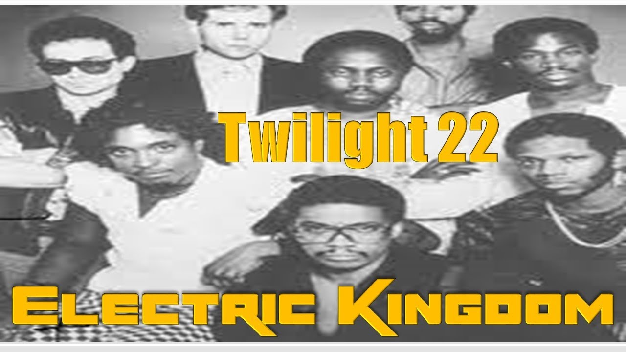 Twilight 22 – Electric Kingdom (Lyrics in English y Subtitulado al Español)