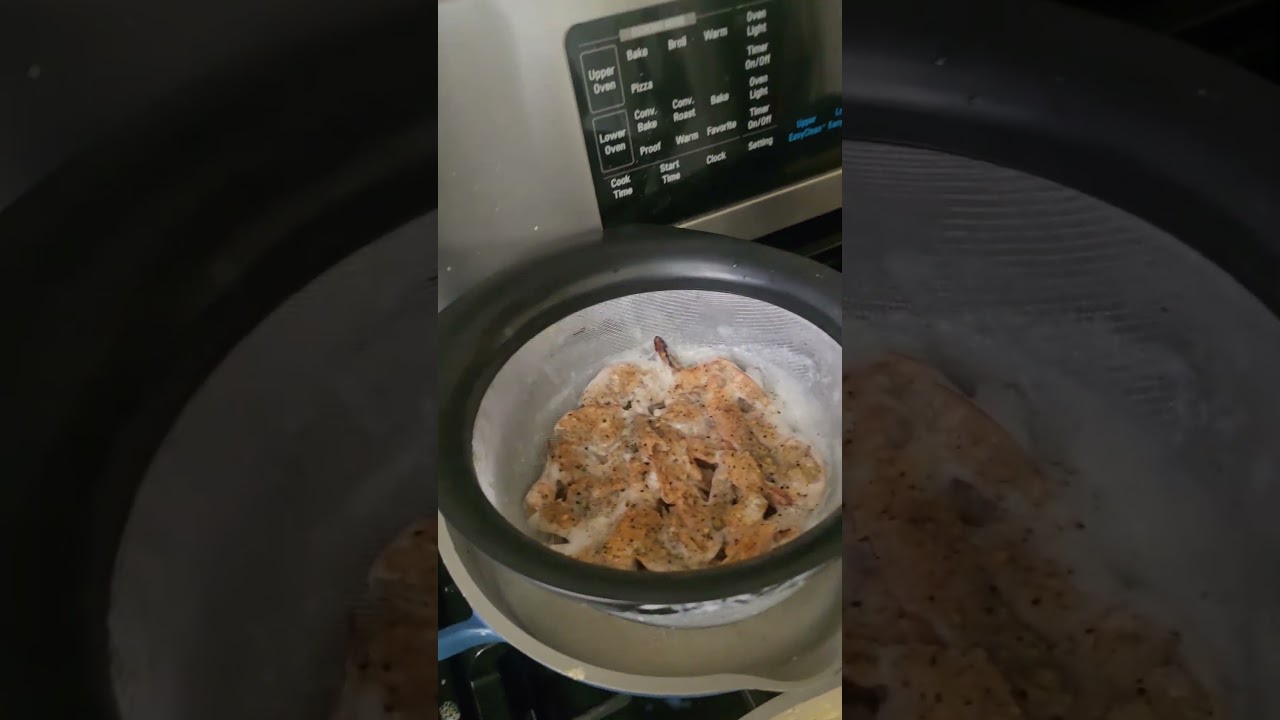 Жареные креветки и кукурузная каша с сыром и соусом из мяса краба (с тонкой кожицей) 😫💕💅🏾🔥 