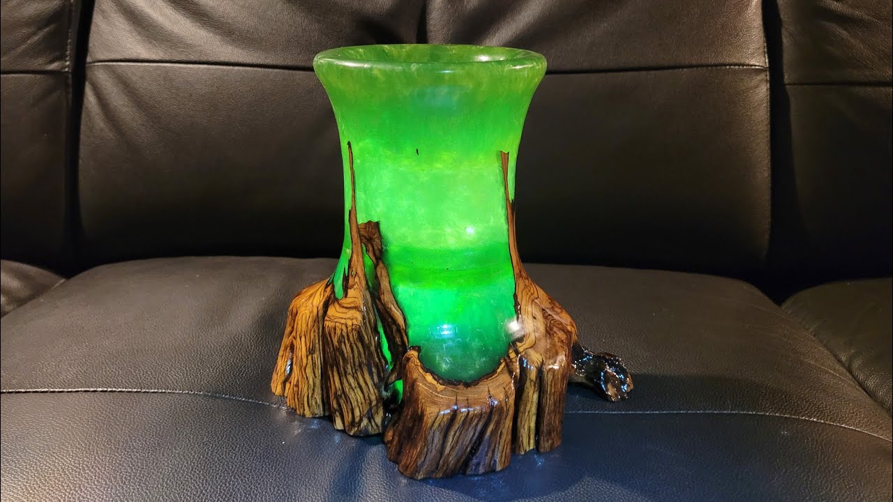 woodturning, tournage sur bois d'un vase illuminé en olivier et résine époxy (vidéo complète)