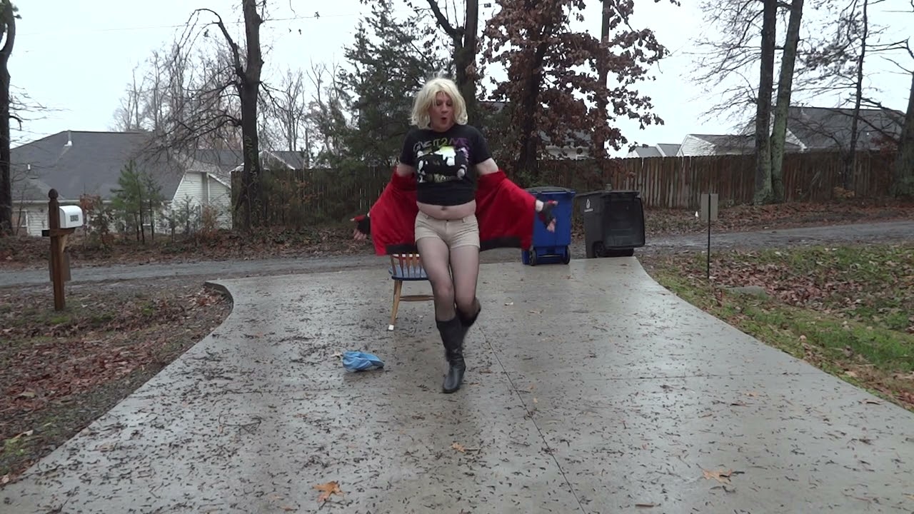 Madonna dance to Juvenile - Back That Thang Up ft. Mannie Fresh, Lil Wayne