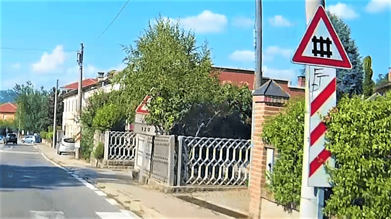 Passaggio a livello Alba (CN) Viale Cherasca e attraversando Alba #levelcrossing #alba