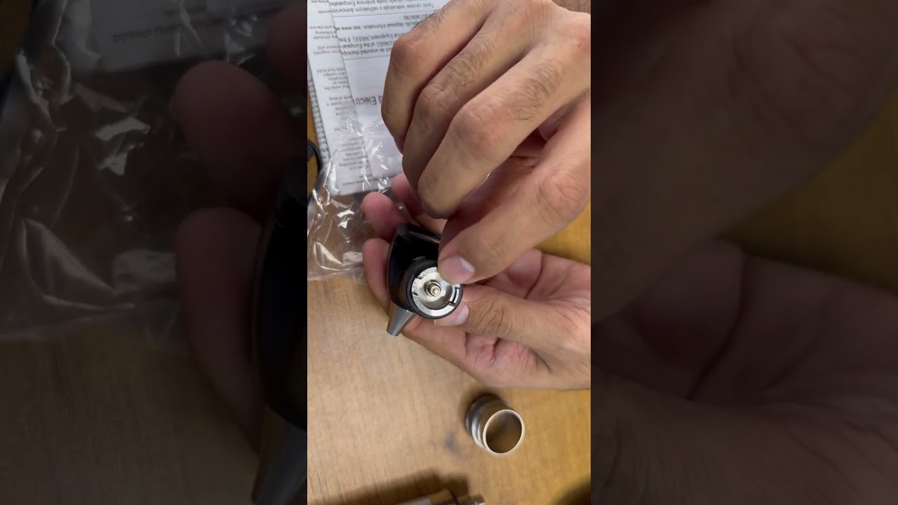 How to use otoscope Welch allyn 25282-C professional rechargeable otoscope or an auriscope /Earscope