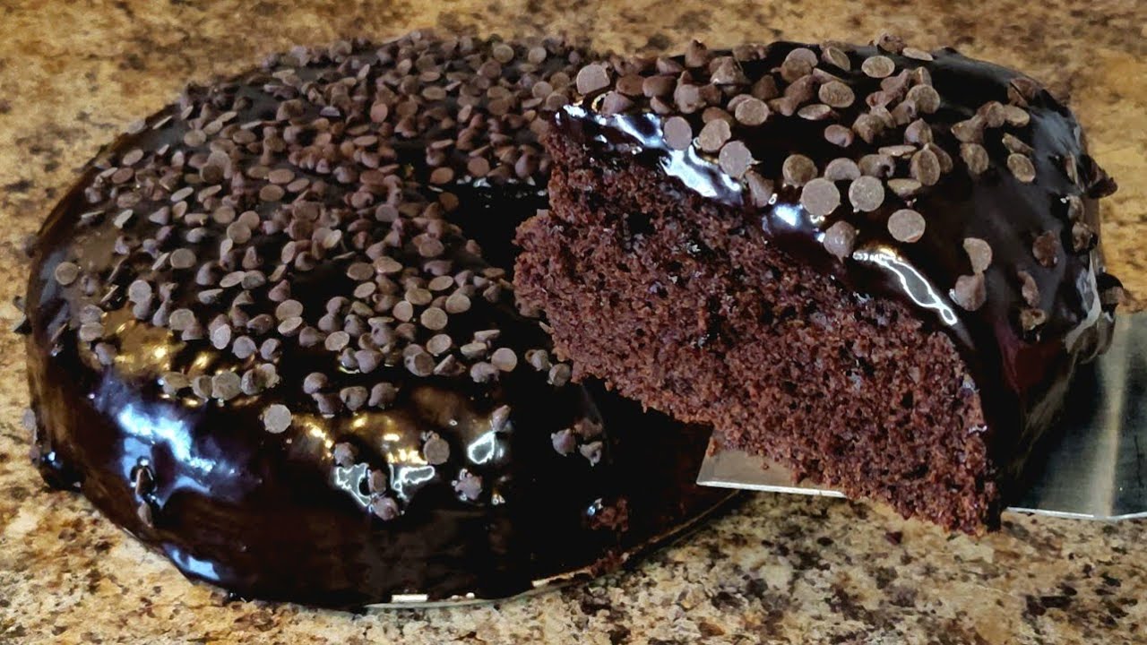 THE ULTIMATE CHOCOLATE CAKE