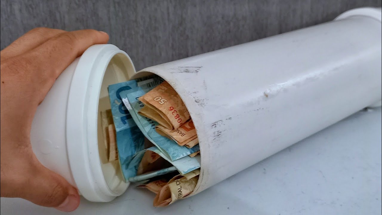 Abrir o cofre de cano PVC depois de 8 meses juntando. Deu até demais!