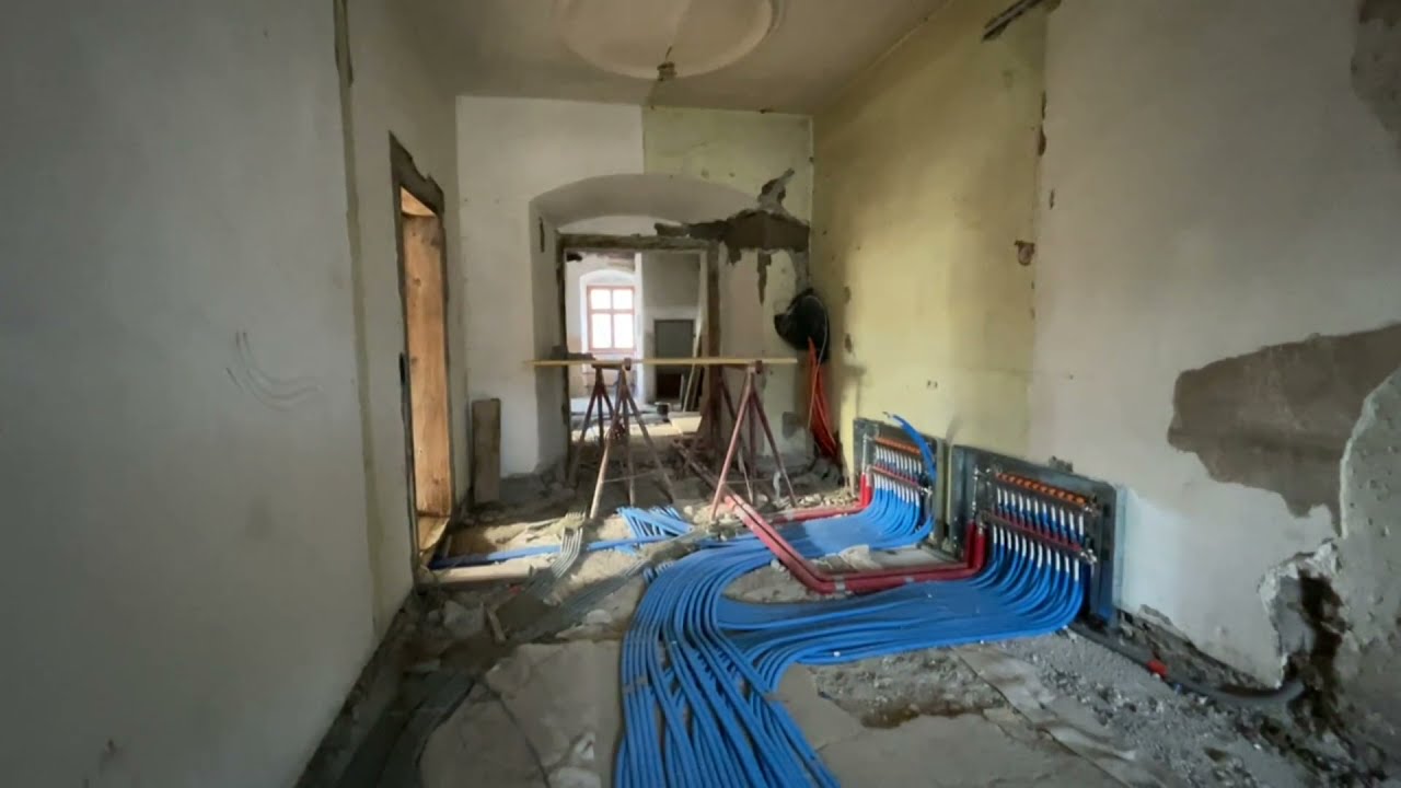 Baustellenf&uuml;hrung durch das Anraser Pfleghaus im April 2021