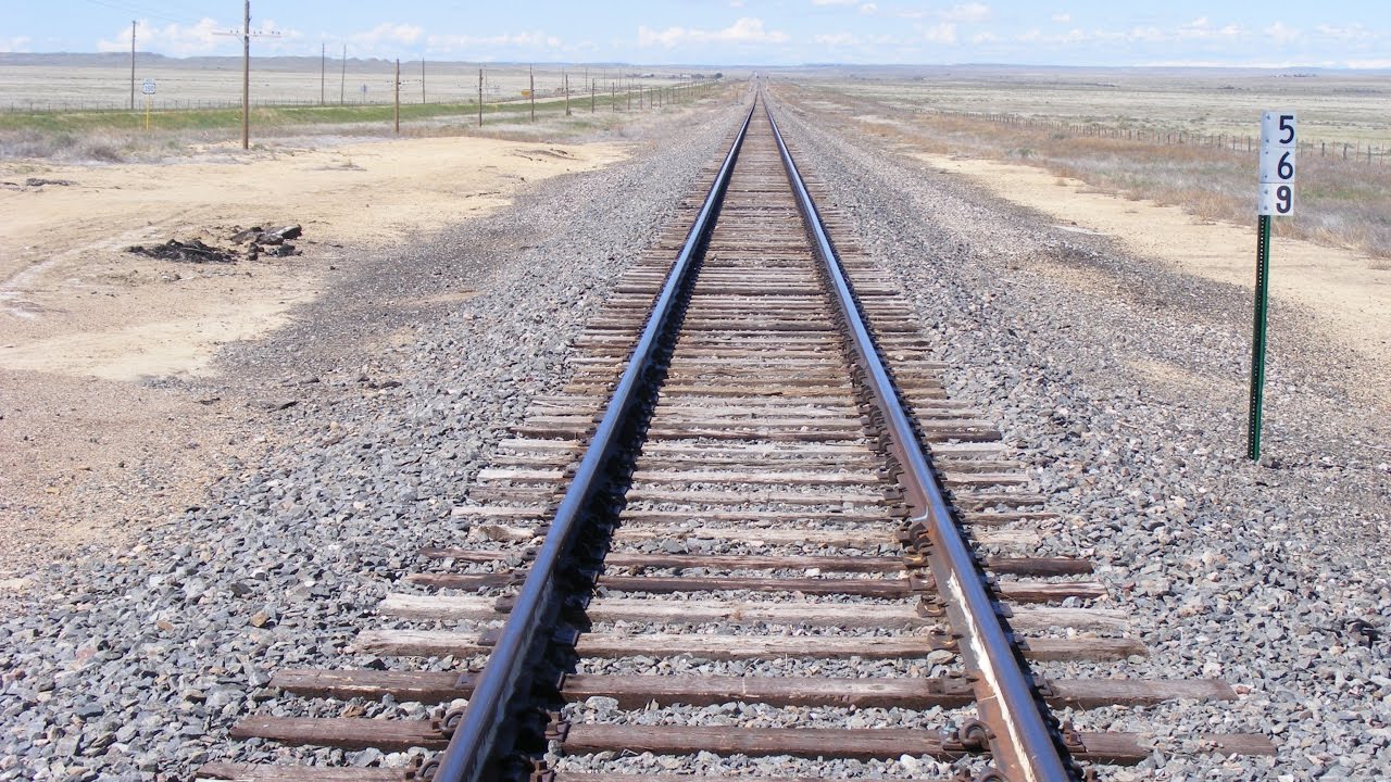 More outdoor G scale action on the Ghostrock and Western in Arizona!