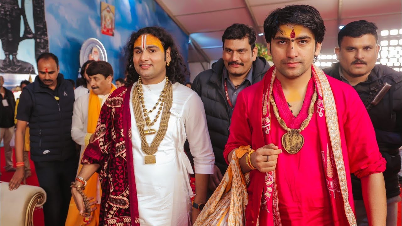 पूज्य श्री बागेश्वर धाम सरकार की कथा में पहुंचे पूज्य श्री अनिरुद्धाचार्य जी महाराज