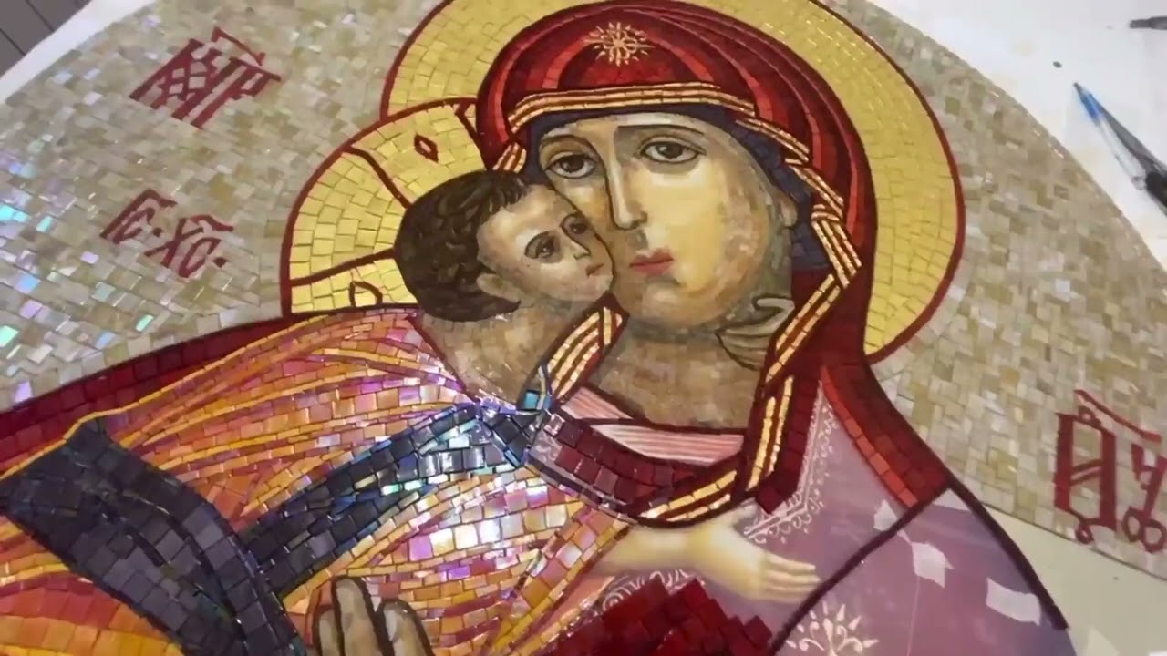 Мозаичная икона для храма, процесс изготовления мозаики в мастерской.