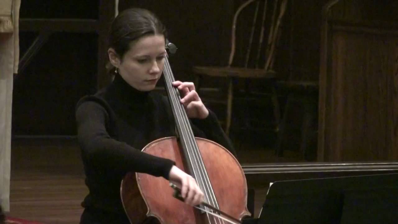 Daria Janssen (Titova) Gaspar Cassado, Suite for Cello Solo, Preludio-Fantasia (11/26/2008).