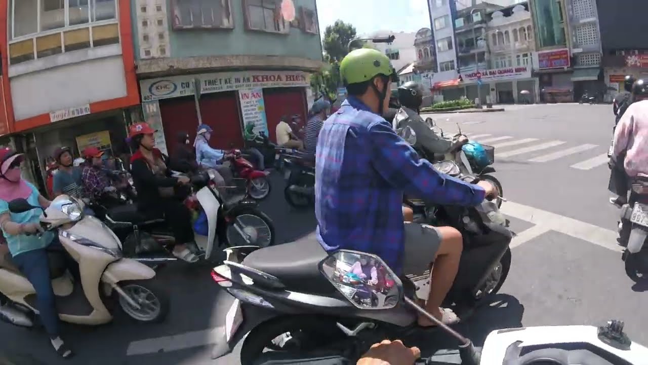 Tết trên những ngày cuối năm trên những con phố Sài Gòn Chợ Lớn | Chuoi K