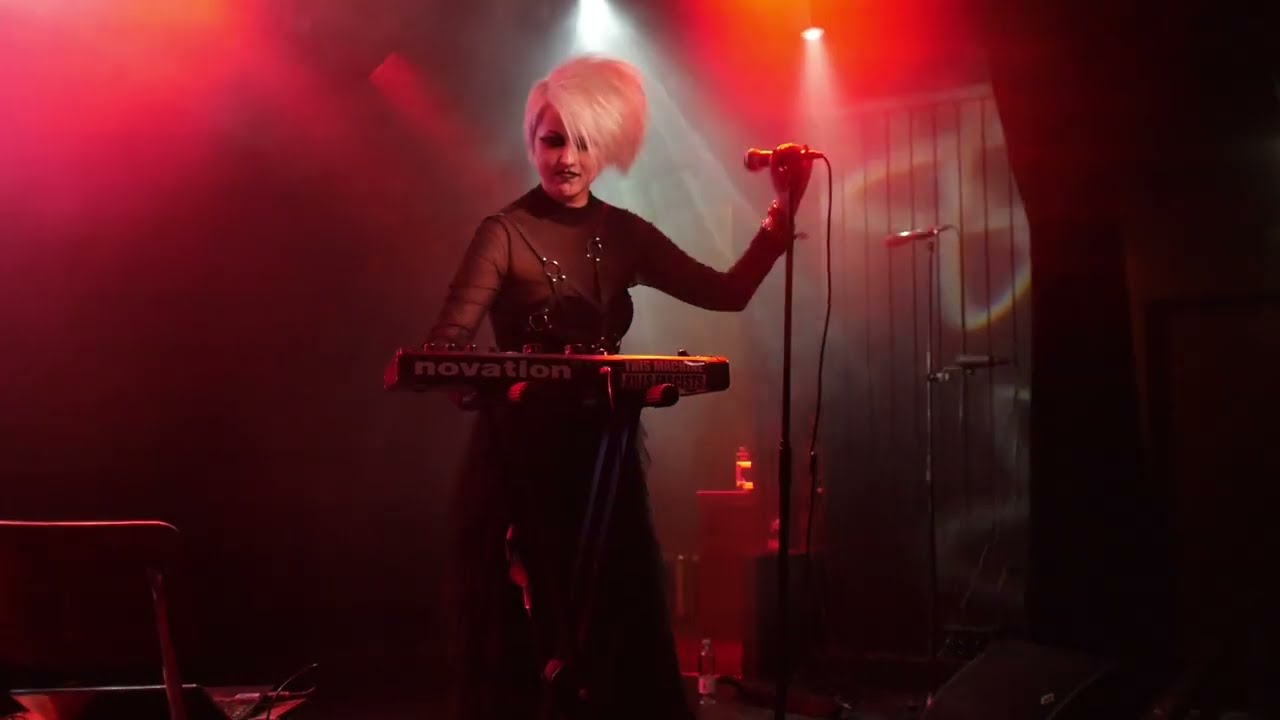 Suzi Sabotage @ On The Rocks, Helsinki 24.11.2022