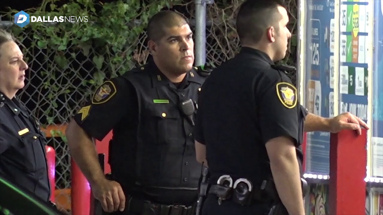 Suspects at large after robbing gas station, shooting employee in Fort Worth
