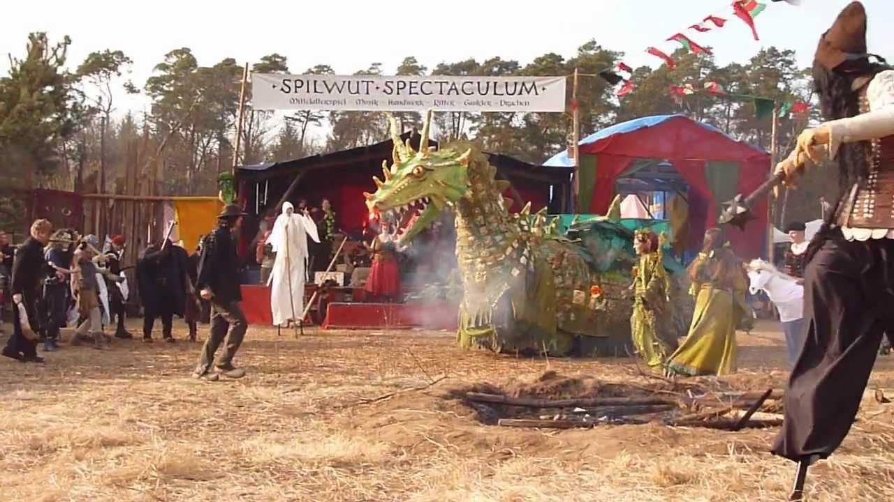 Winteraustreiben mit dem feuerspeienden Drachen Brachiläus Rammdorn und Osterfeuer
